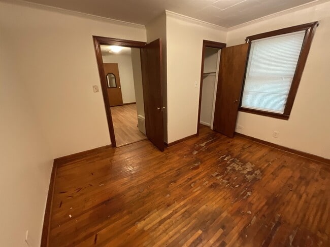 Building Photo - 28 St Mary Ave NW