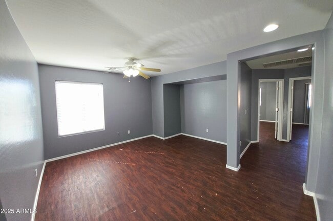 Building Photo - 587 S Buena Vista Ct