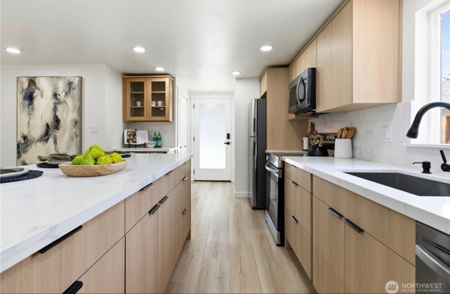 Building Photo - 11 SW 100th St