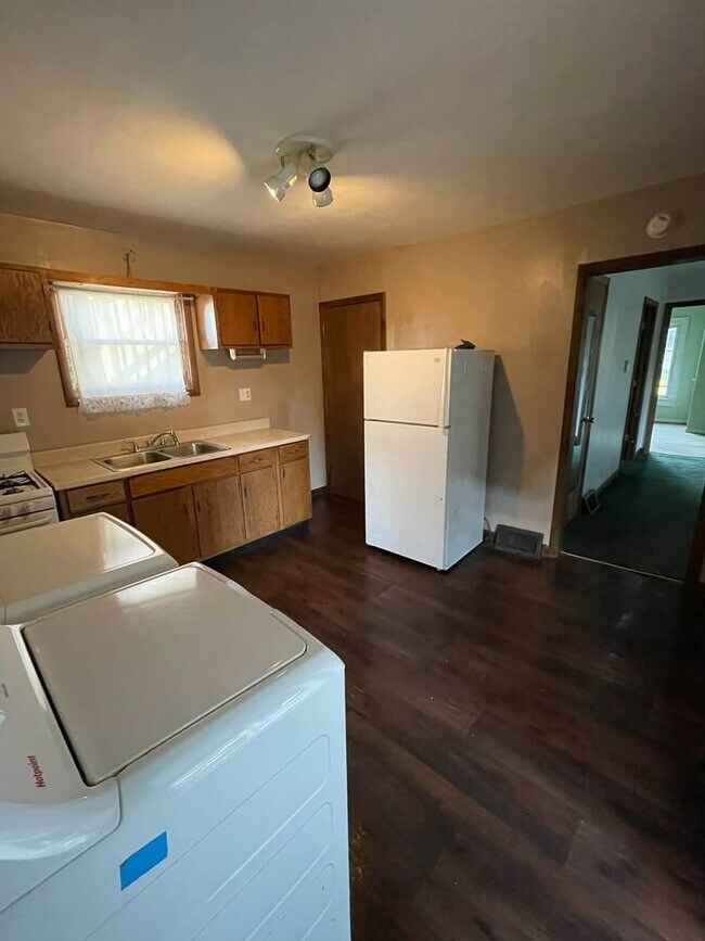 Building Photo - 1104 Anderson Ave