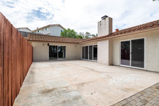 Building Photo - Newly Renovated Home in Bonita!