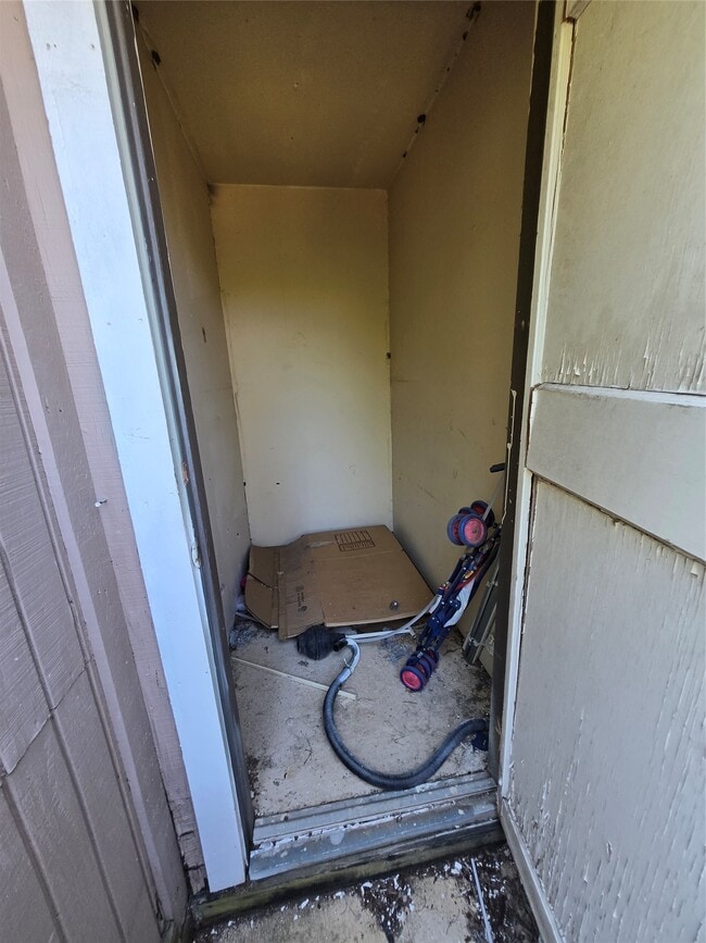 Building Photo - 8323 Wilcrest Dr
