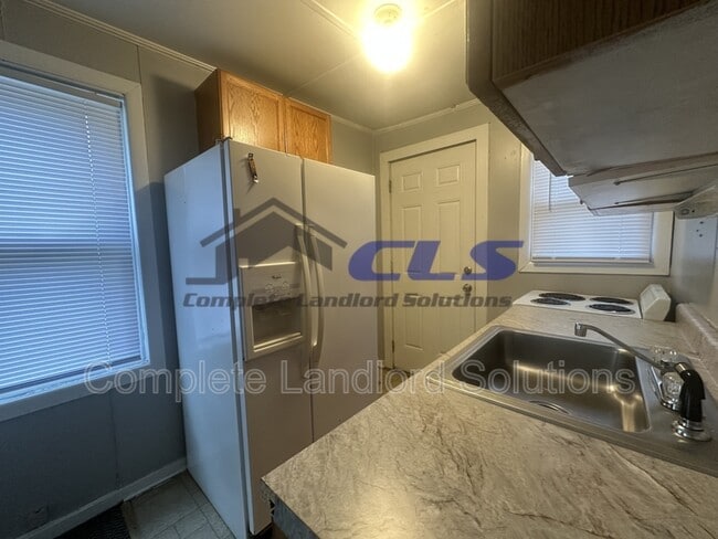 Building Photo - 916 Kussner St