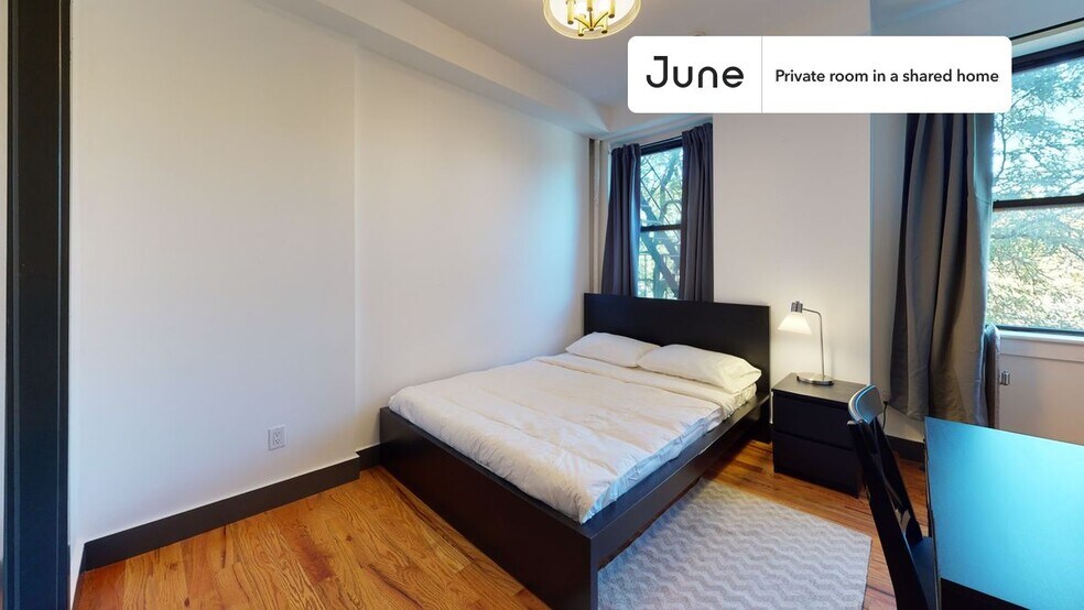 Primary Photo - Private bedroom in 5 bed/2 bath Home