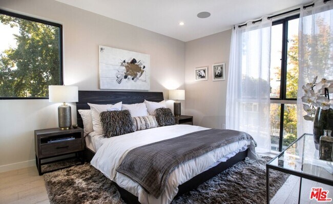 Building Photo - 4429 Tujunga Ave