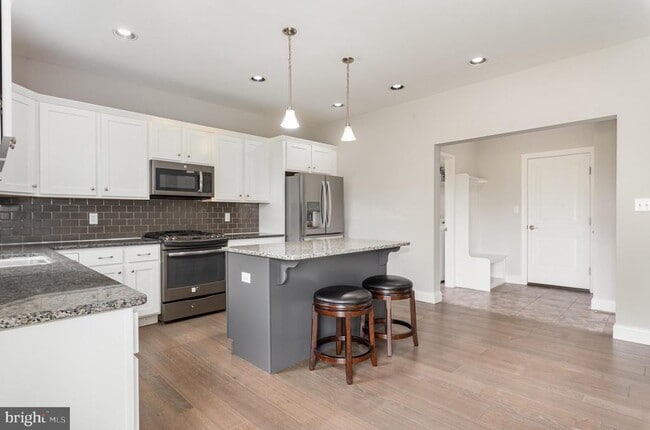 Building Photo - 45 Danbury Dr