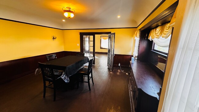 Building Photo - 2754 Kenwood Ave