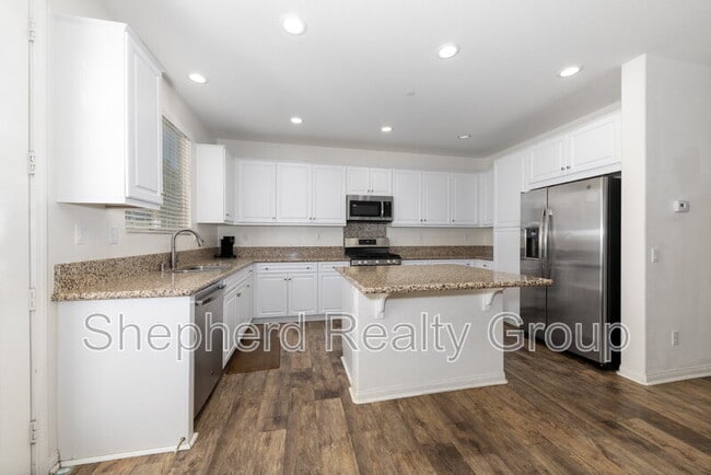 Building Photo - 28468 Sunflower St
