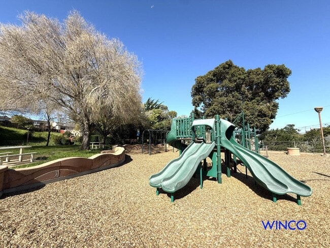 Building Photo - 372 Avalon Dr