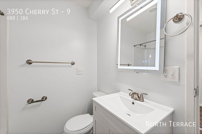 Building Photo - 3950 N Cherry St