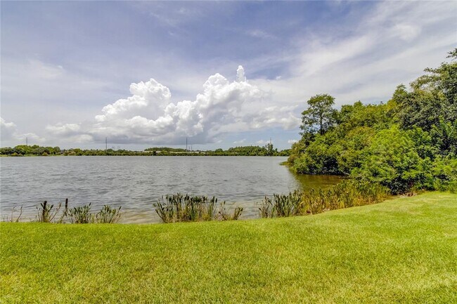 Building Photo - 9002 Spring Garden Way