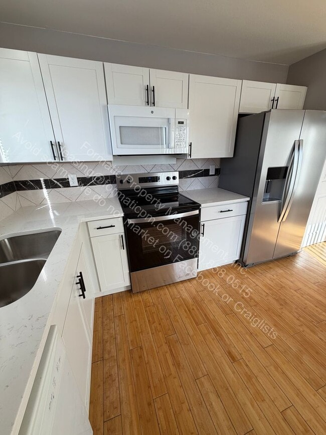 Building Photo - 17998 E Bellewood Dr