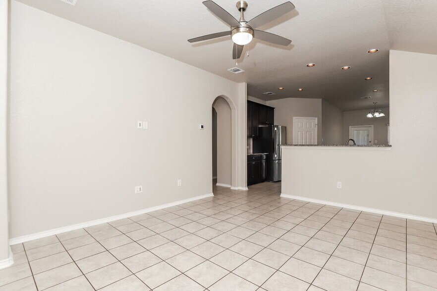 Building Photo - 119 Katy Post