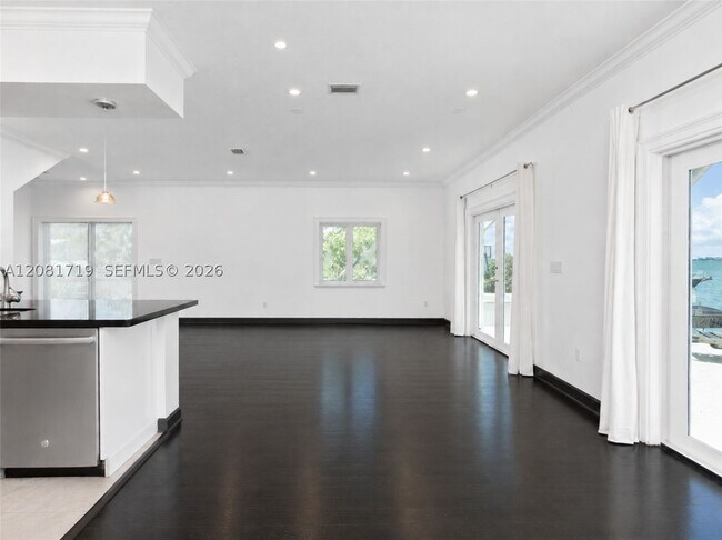 Building Photo - 8041 NE Bayshore Ct