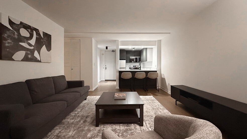 Building Photo - 233 E Erie St