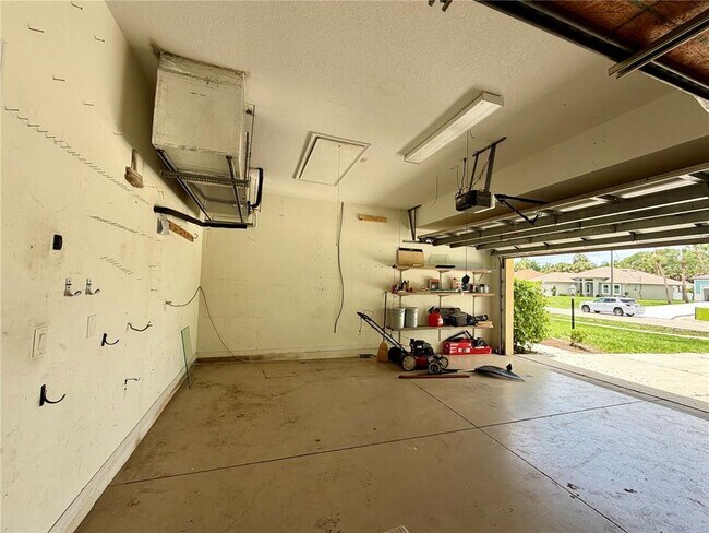 Building Photo - 1204 S San Mateo Dr