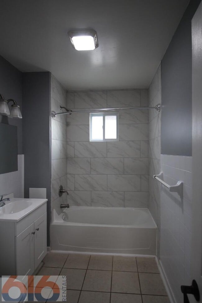 Building Photo - 813 Douglas St NW