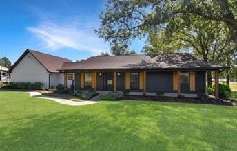 Building Photo - Available Now! 3-bedroom, 3-bath Updated E...