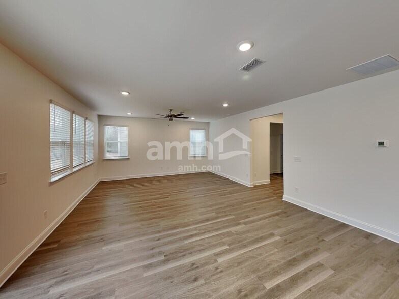 Building Photo - 5014 Twin River Dr