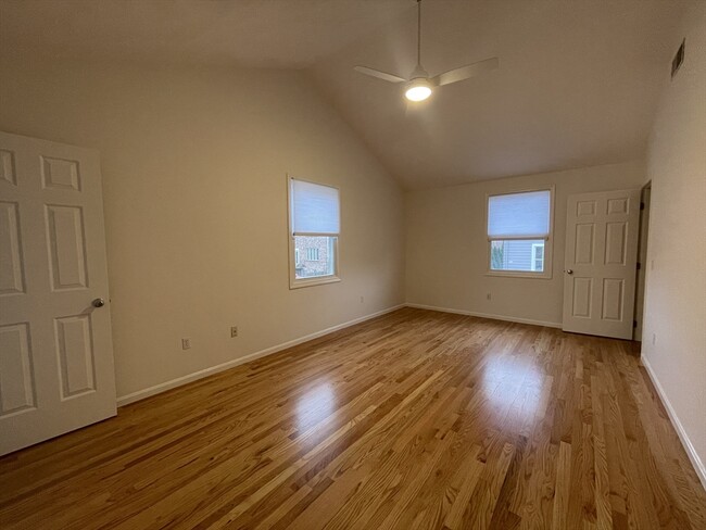 Building Photo - 196 Linwood Ave