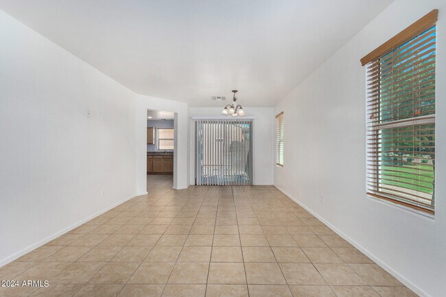 Building Photo - 2261 S Ponderosa Dr