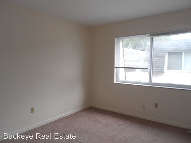 Building Photo - 106 E Lane Ave