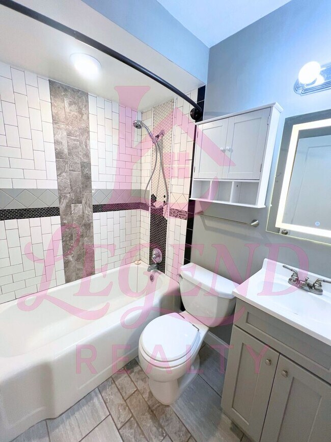 Building Photo - Move-In Ready 2-Bedroom Gem in Florissant