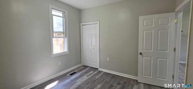 Building Photo - 279 Captain Thomas Blvd