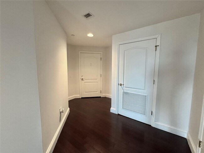 Building Photo - 195 14th St NE