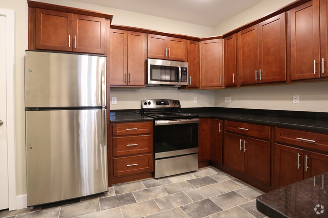 Kitchen - Woodland Hills Apartments