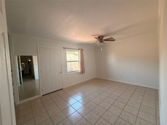 Building Photo - 3709 Pinewood St