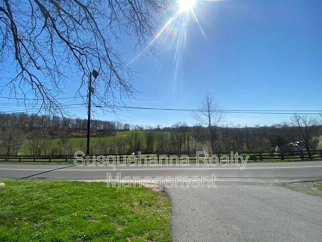 Building Photo - 529 Stone Hill Rd
