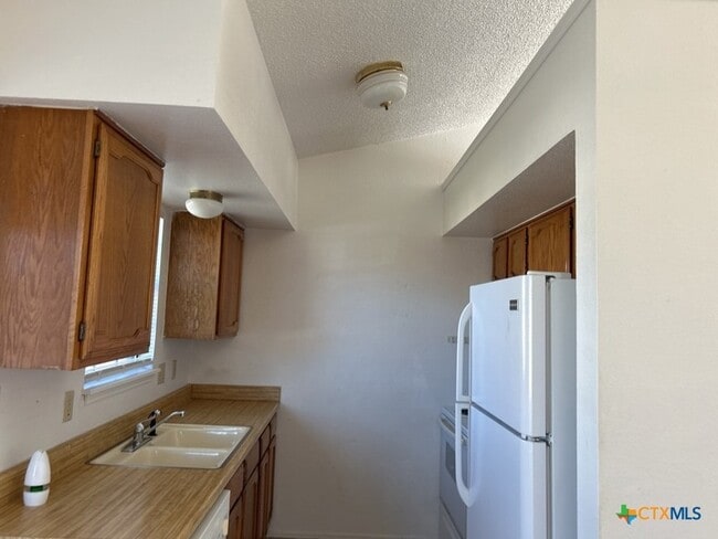 Building Photo - 1801 Lea Ann Dr