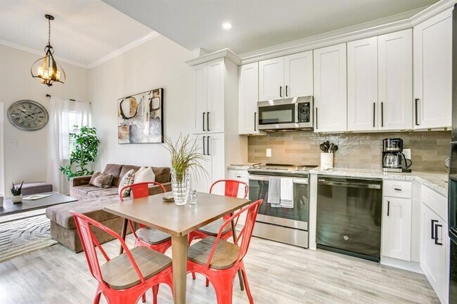 Building Photo - 2102 Philip St