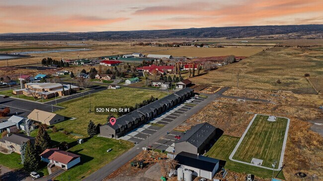 Building Photo - Beautiful 3 Bed, 2.5 Bath Townhome in Ashton