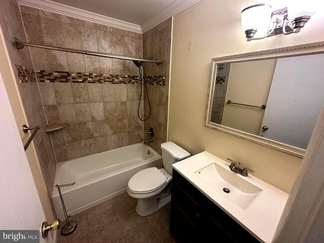 Building Photo - 6300 Bentham Ct