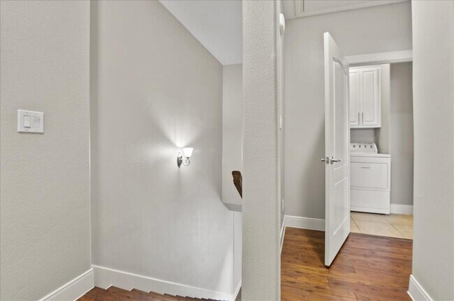 Building Photo - 1518 Bingham St