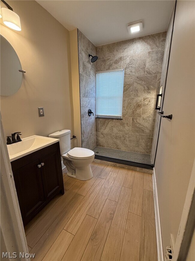 Building Photo - 14208 Kingsford Ave