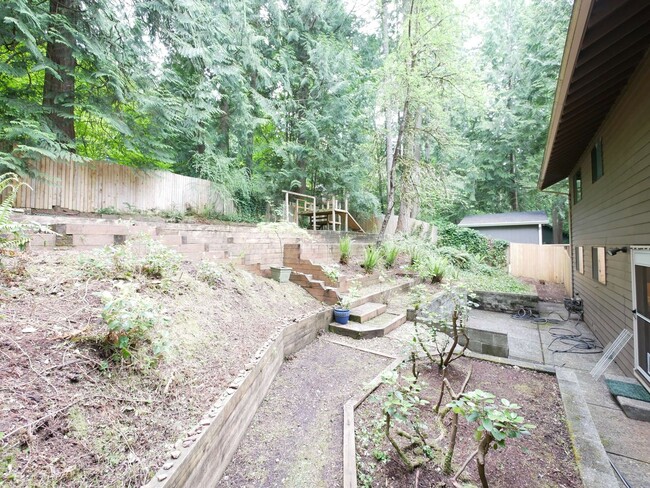 Building Photo - 4 Bed 2.5 Bath Single-Family House at the ...