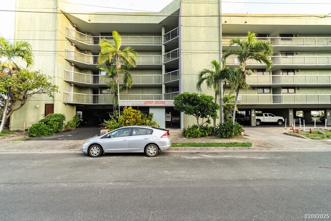 Building Photo - $3900 / 2 Bed/ 2Bath/ FURNISHED OCEAN FRON...