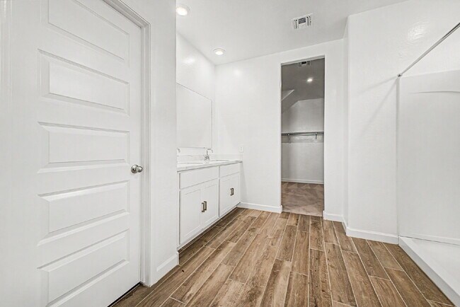 Building Photo - RESORT-STYLE COMMUNITY LIVING + 4 BEDROOMS + SPACIOUS LOFT!