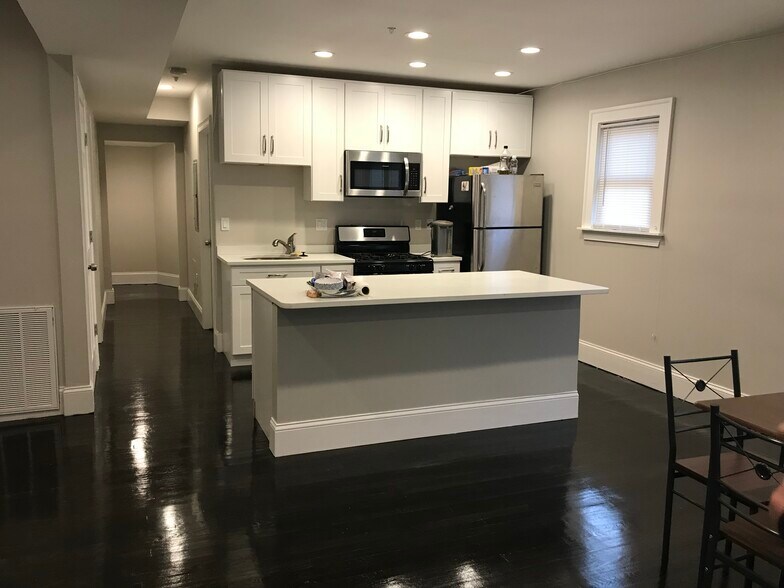 Building Photo - 275 Parker Hill Ave