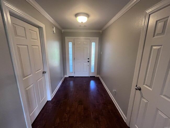 Building Photo - 1808 Airborn Dr