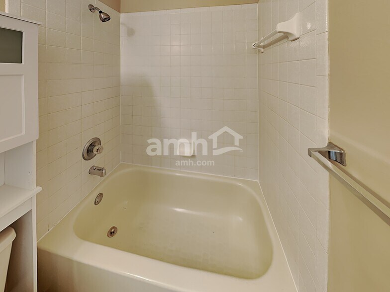 Building Photo - 11320 Clayridge Dr