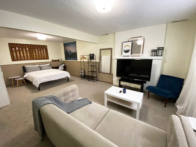 Building Photo - 15820 SE Harold Ave