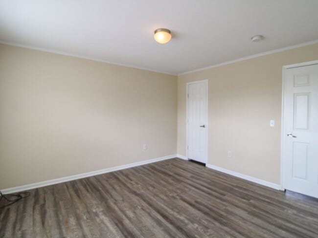 Building Photo - 122 Meadows Ln