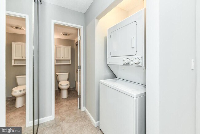 Building Photo - 900 N Stafford St