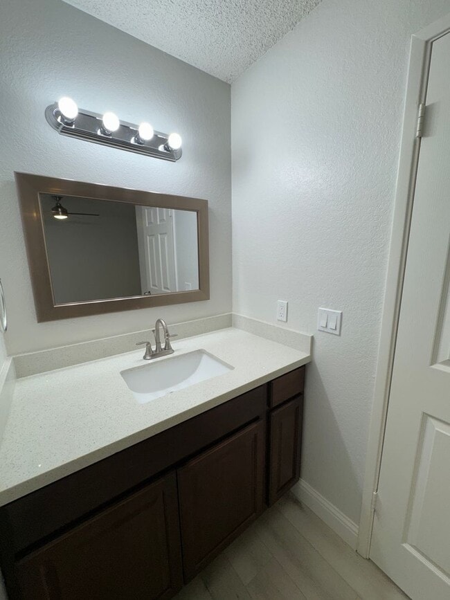 Building Photo - Beautifully Remodeled 3-Bedroom Home in Prime Los Banos Location!