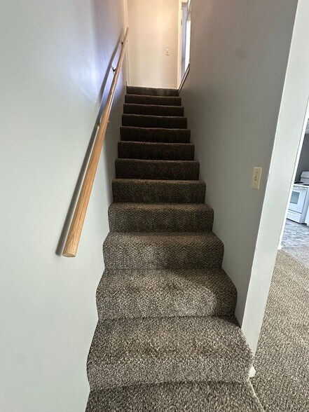 Building Photo - 1572 Elizabeth St