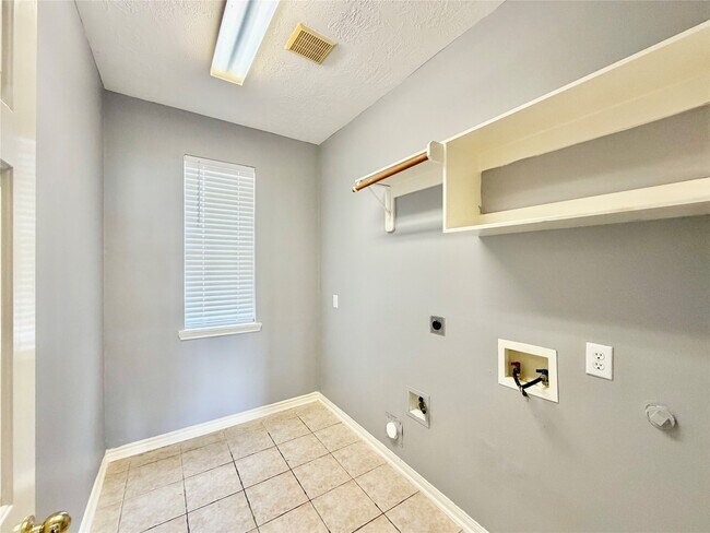 Building Photo - 24327 Lanning Dr